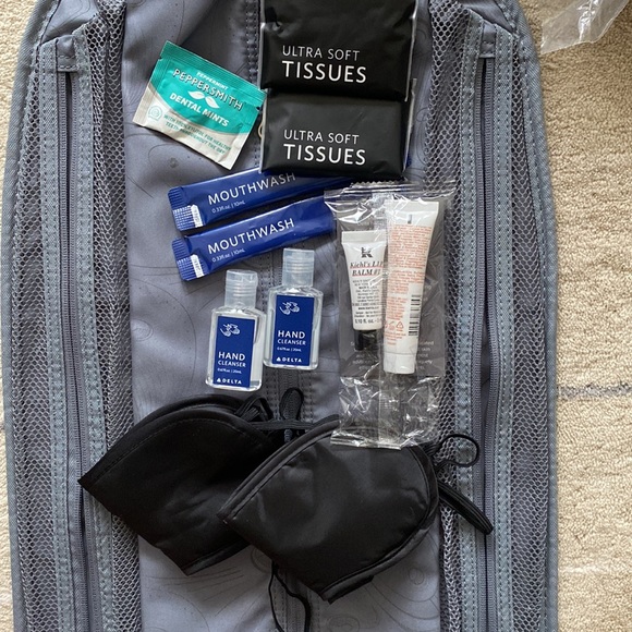 1 Victorinox rolling carry on, 2 Tumi Dopp kits, Travel organizer and amenities - Picture 16 of 16